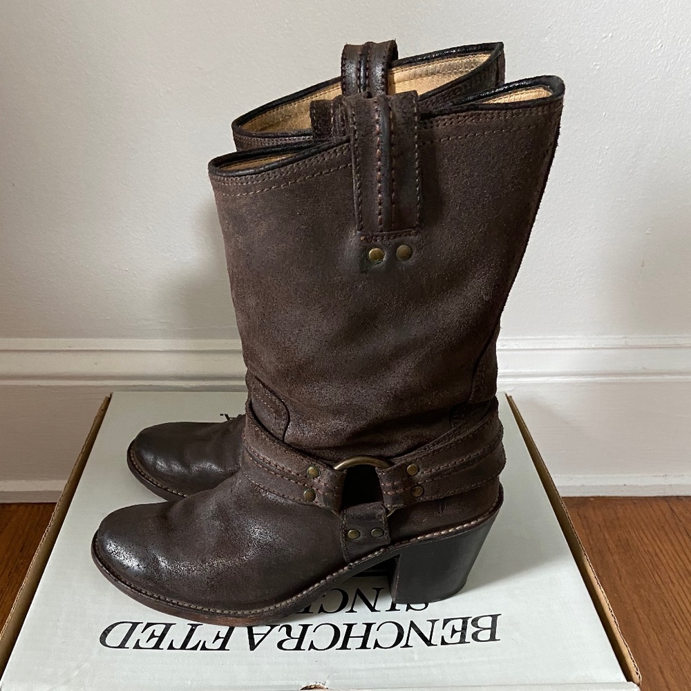 FRYE - 8M Rare Dark Brown Leather Boots Carmen Harness Short